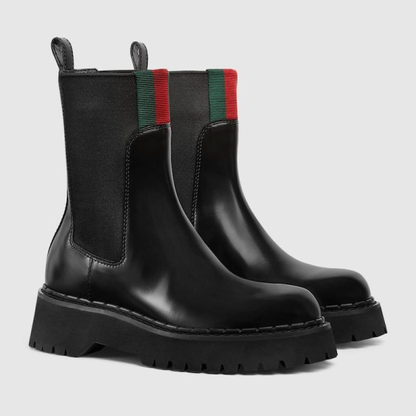 Womens boot with Web