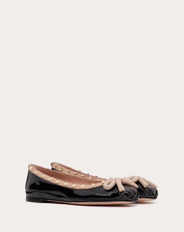 ROCKSTUD PATENT LEATHER BALLERINA